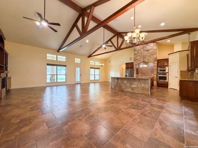 165 VINTAGE RANCH CIR, La Vernia, TX 78121