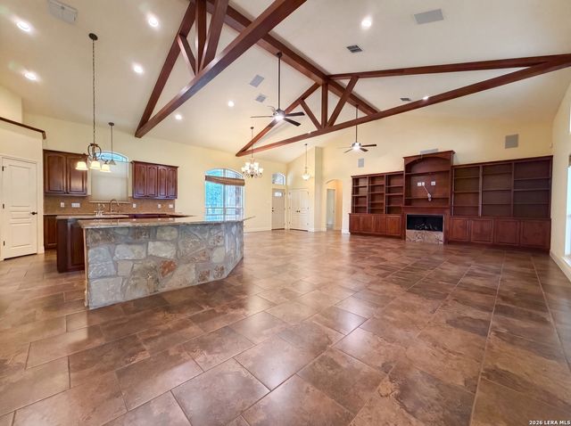 165 VINTAGE RANCH CIR, La Vernia, TX 78121