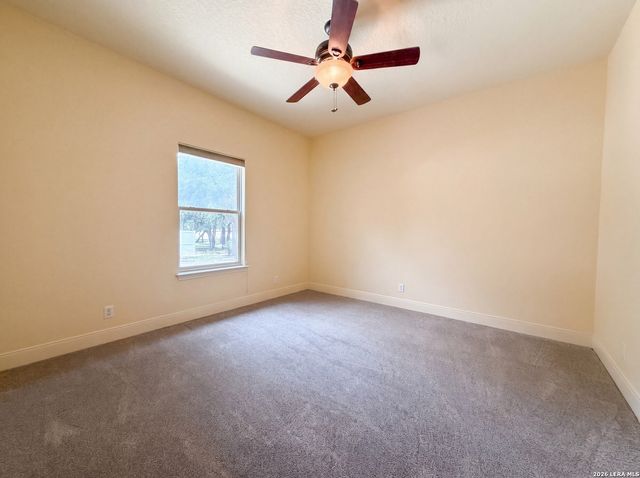 165 VINTAGE RANCH CIR, La Vernia, TX 78121