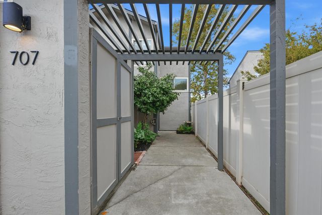 707 Sandpiper Cmn, Livermore, CA 94551