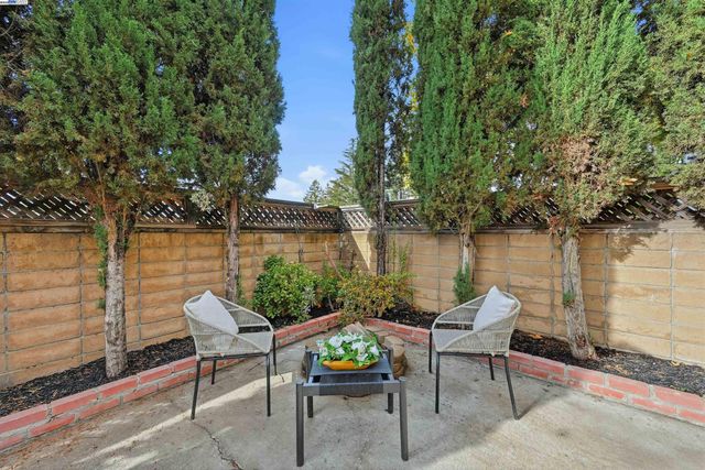 707 Sandpiper Cmn, Livermore, CA 94551