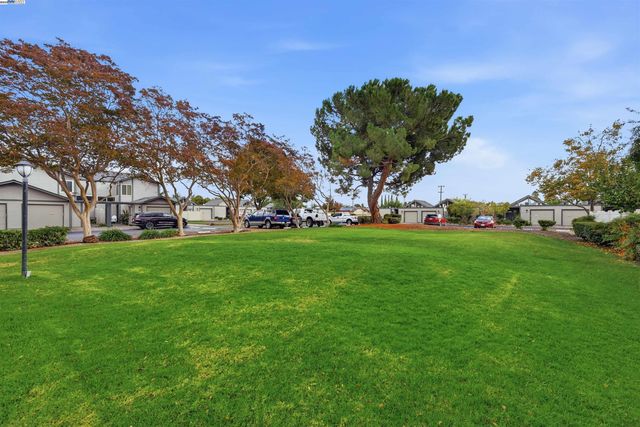 707 Sandpiper Cmn, Livermore, CA 94551