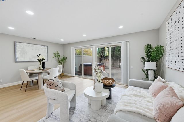 707 Sandpiper Cmn, Livermore, CA 94551