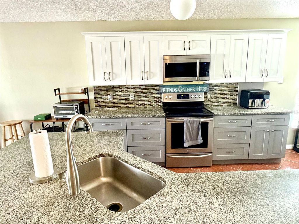 Image 11 of property listing at 11836 BENTRY STREET, Orlando, FL 32824