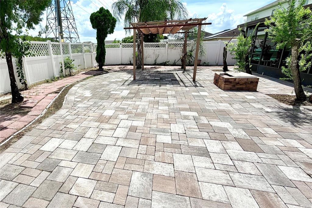 Image 4 of property listing at 11836 BENTRY STREET, Orlando, FL 32824