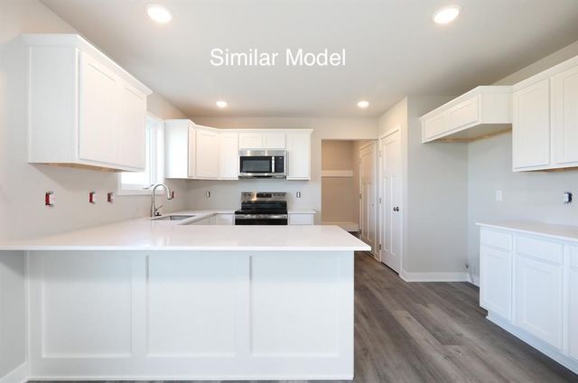 2204 White Oak Lane, Granger, IA 50109