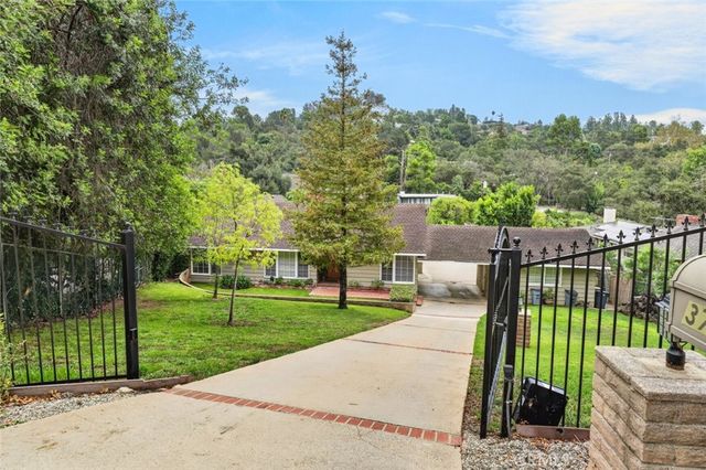 3726 Berwick Drive, La Canada Flintridge, CA 91011