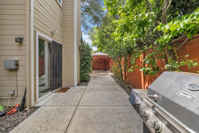 124 Sutcliffe Cir, Folsom, CA 95630