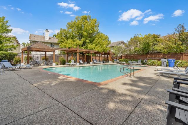 124 Sutcliffe Cir, Folsom, CA 95630