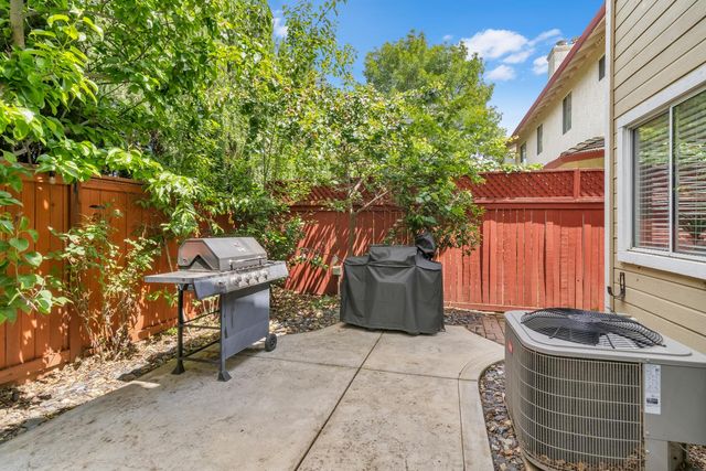 124 Sutcliffe Cir, Folsom, CA 95630