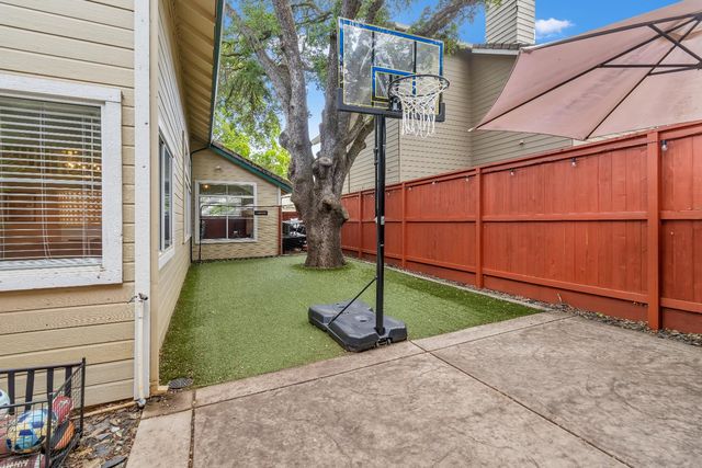 124 Sutcliffe Cir, Folsom, CA 95630