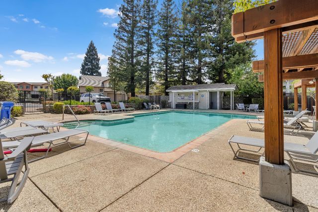 124 Sutcliffe Cir, Folsom, CA 95630