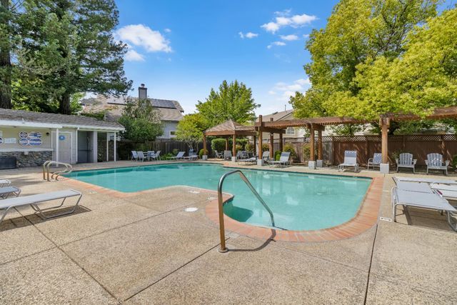 124 Sutcliffe Cir, Folsom, CA 95630