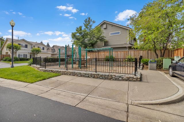124 Sutcliffe Cir, Folsom, CA 95630
