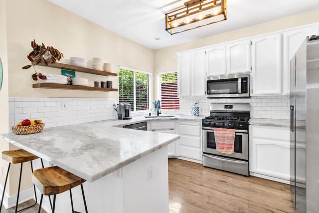 124 Sutcliffe Cir, Folsom, CA 95630