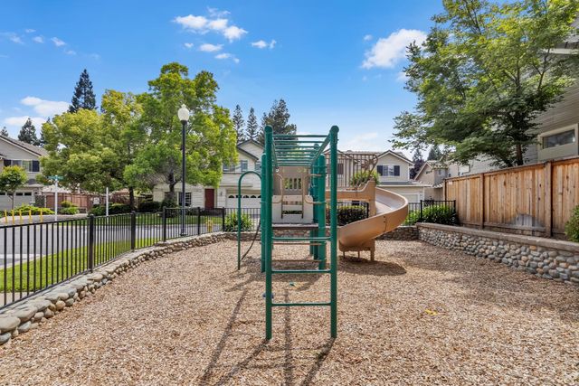 124 Sutcliffe Cir, Folsom, CA 95630