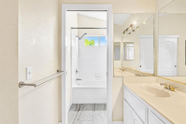 124 Sutcliffe Cir, Folsom, CA 95630