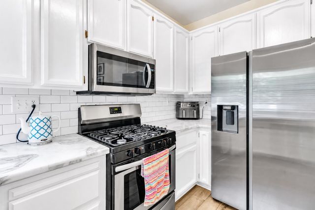 124 Sutcliffe Cir, Folsom, CA 95630