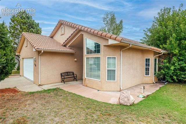 938 Cedarcrest Drive, Pueblo, CO 81005