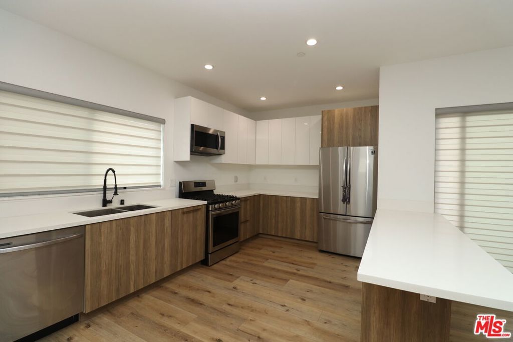 4601 Pickford Street 1845, Los Angeles, CA 90019