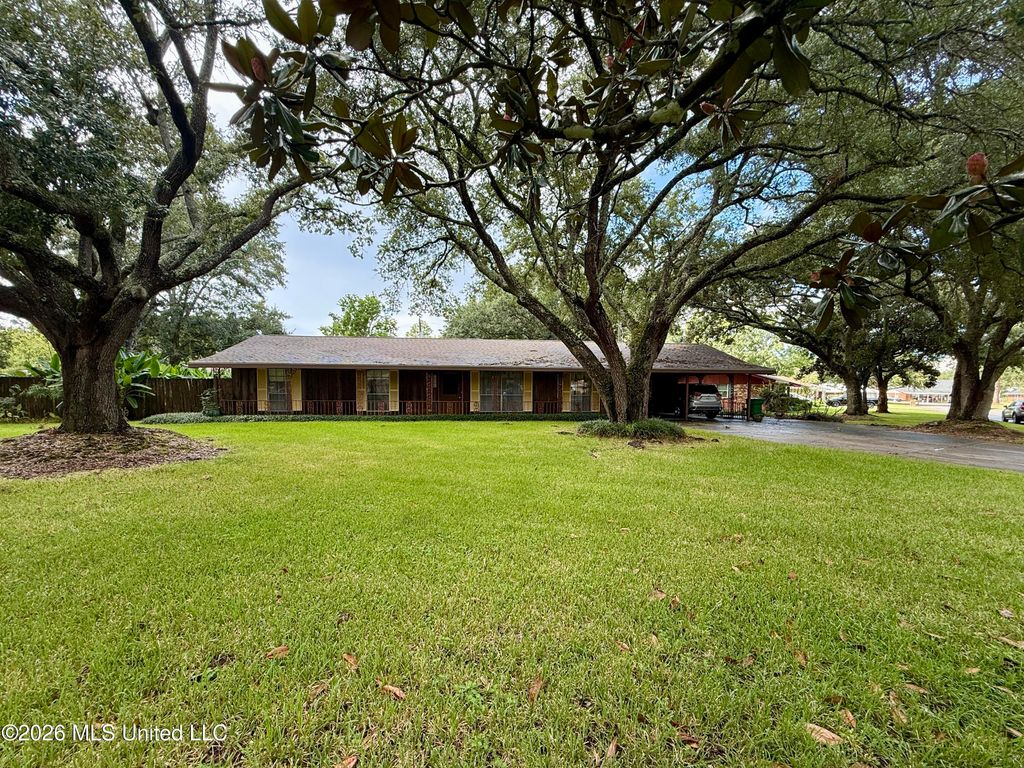 12800 Cambridge Boulevard, Ocean Springs, MS 39564