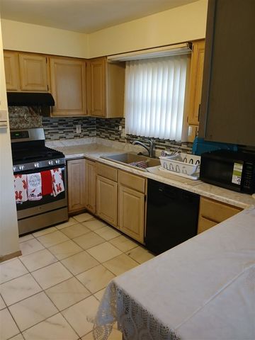 8287 Berkshire Drive, Ypsilanti, MI 48198