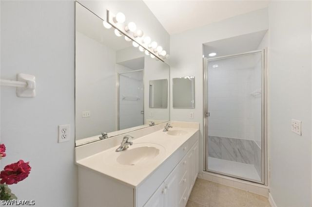 357 Robin Hood CIR 202, Naples, FL 34104