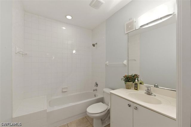 357 Robin Hood CIR 202, Naples, FL 34104
