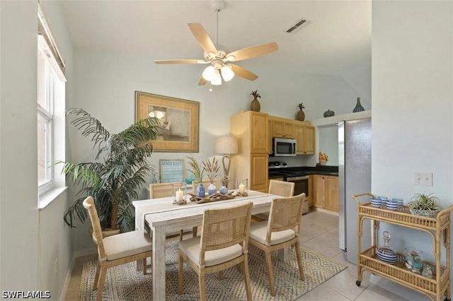 357 Robin Hood CIR 202, Naples, FL 34104
