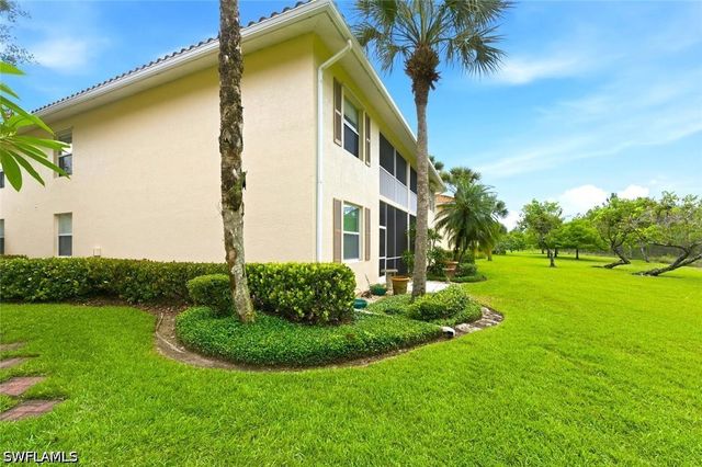 357 Robin Hood CIR 202, Naples, FL 34104