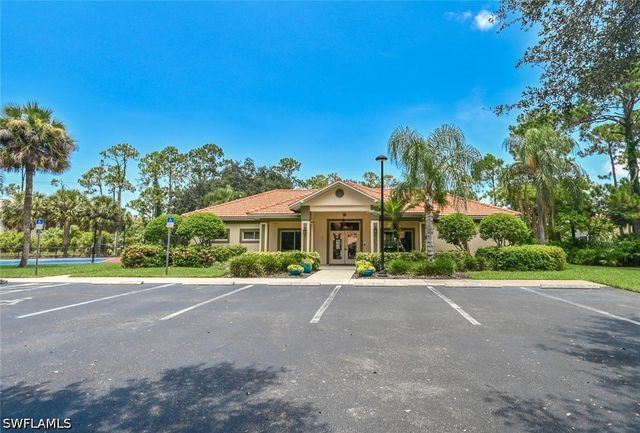 357 Robin Hood CIR 202, Naples, FL 34104