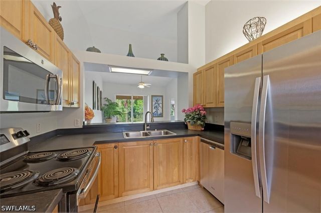 357 Robin Hood CIR 202, Naples, FL 34104