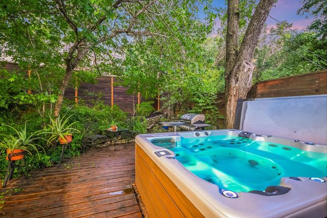 19 Sugar Shack DR, West Lake Hills, TX 78746