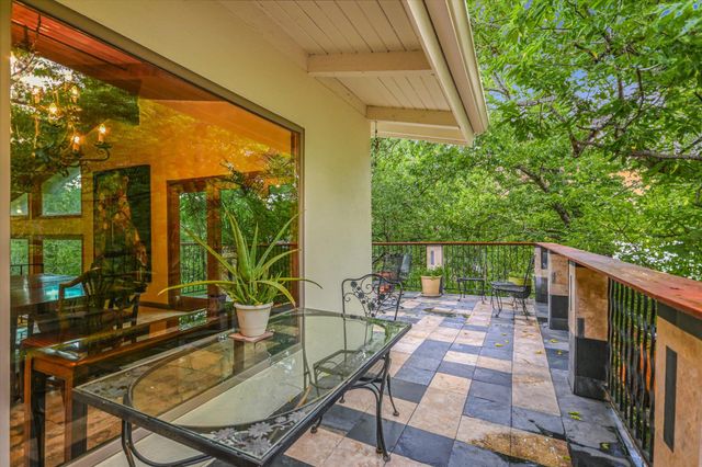 19 Sugar Shack DR, West Lake Hills, TX 78746