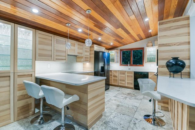 19 Sugar Shack DR, West Lake Hills, TX 78746