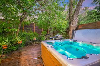 19 Sugar Shack DR, West Lake Hills, TX 78746