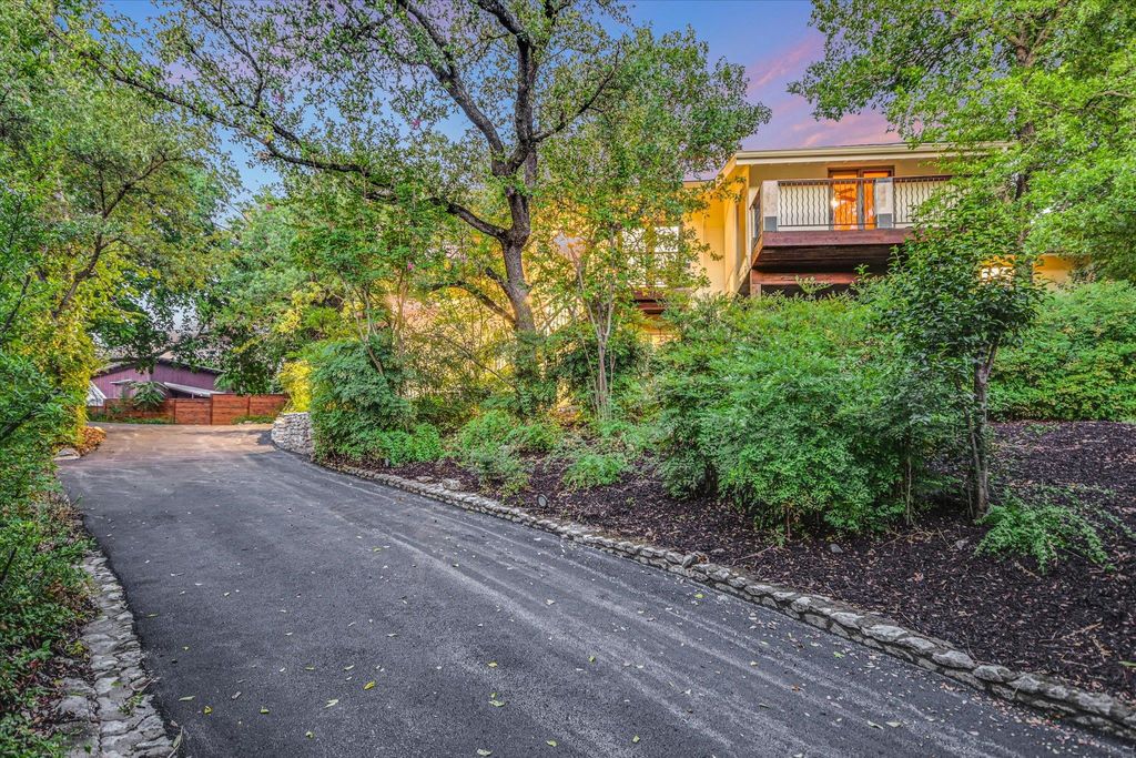 19 Sugar Shack DR, West Lake Hills, TX 78746