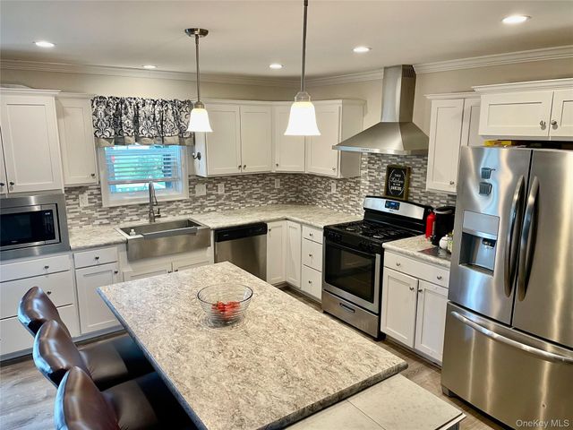 1661 Old Country Road 377, Riverhead, NY 11901