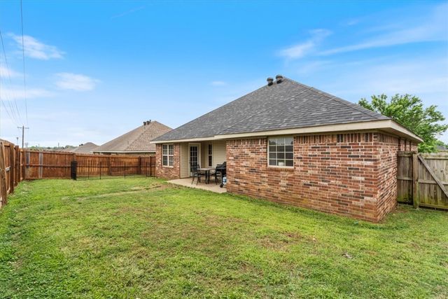 203 W Necessary Drive, Rogers, AR 72758