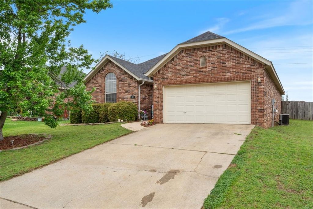 203 W Necessary Drive, Rogers, AR 72758