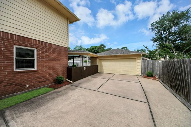 14514 Redwood Bend Trail, Houston, TX 77062