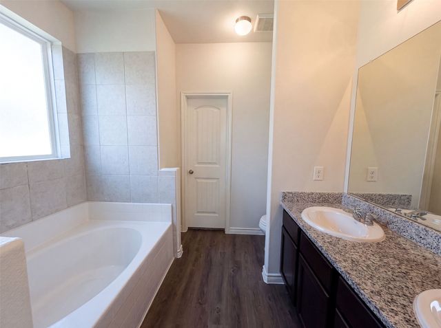 1713 Blue Jay Drive, Ennis, TX 75119