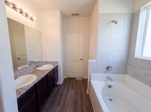 1713 Blue Jay Drive, Ennis, TX 75119
