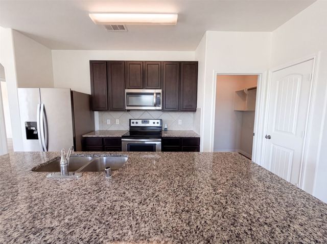 1713 Blue Jay Drive, Ennis, TX 75119