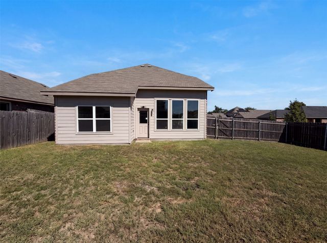 1713 Blue Jay Drive, Ennis, TX 75119