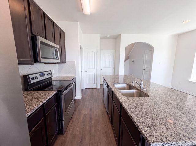1713 Blue Jay Drive, Ennis, TX 75119