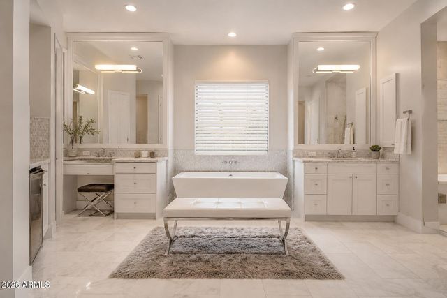 6823 E VALLEY VISTA Lane, Paradise Valley, AZ 85253