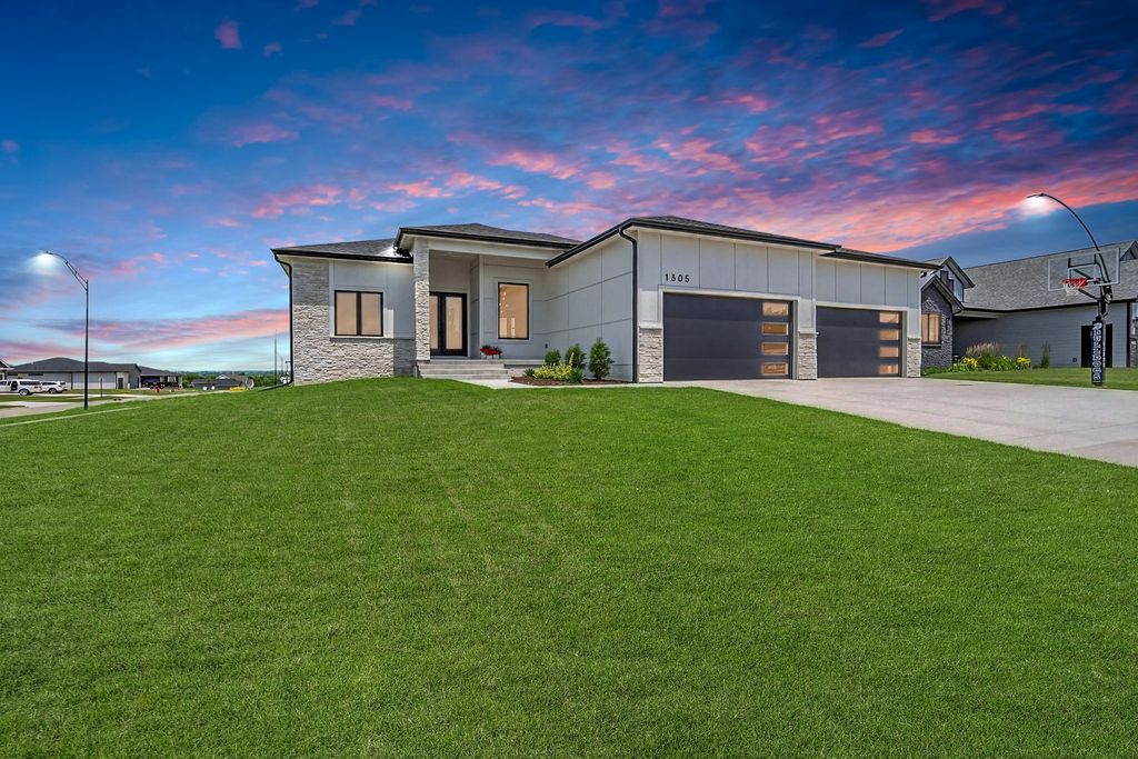 1305 NW 28th Street, Grimes, IA 50111