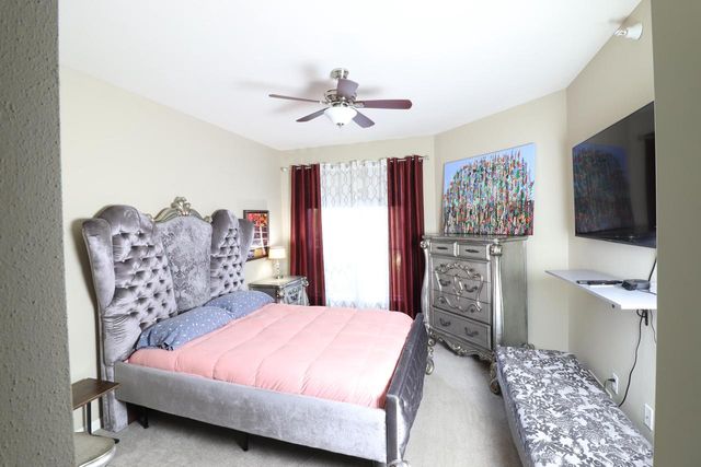 14241 W Waterford Square DRIVE, New Berlin, WI 53151