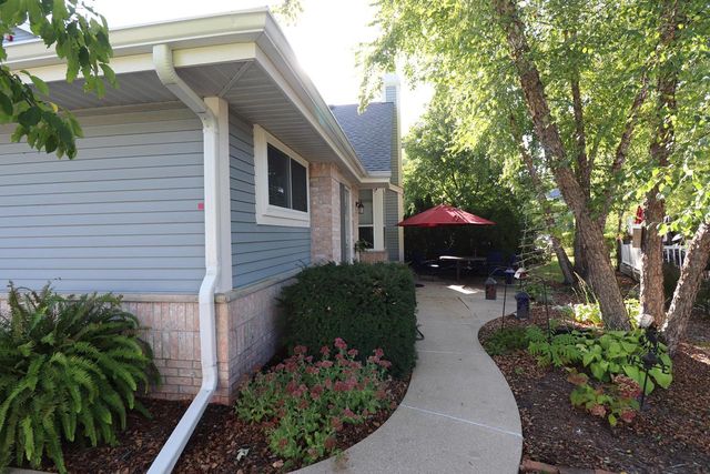 14241 W Waterford Square DRIVE, New Berlin, WI 53151